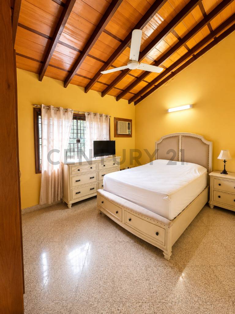 Vendo amplia residencia  en Fernando de la Mora - imagen 8