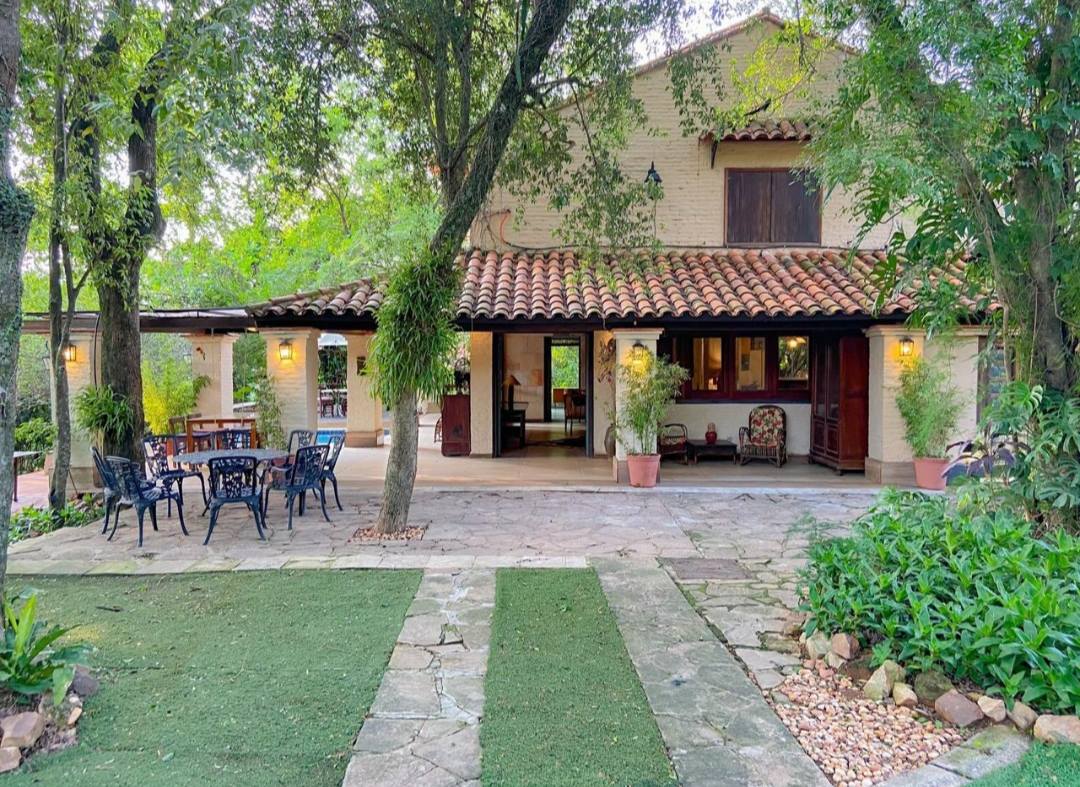 Hermosa villa en San Bernardino, cerca del lago y del centro. - imagen 2