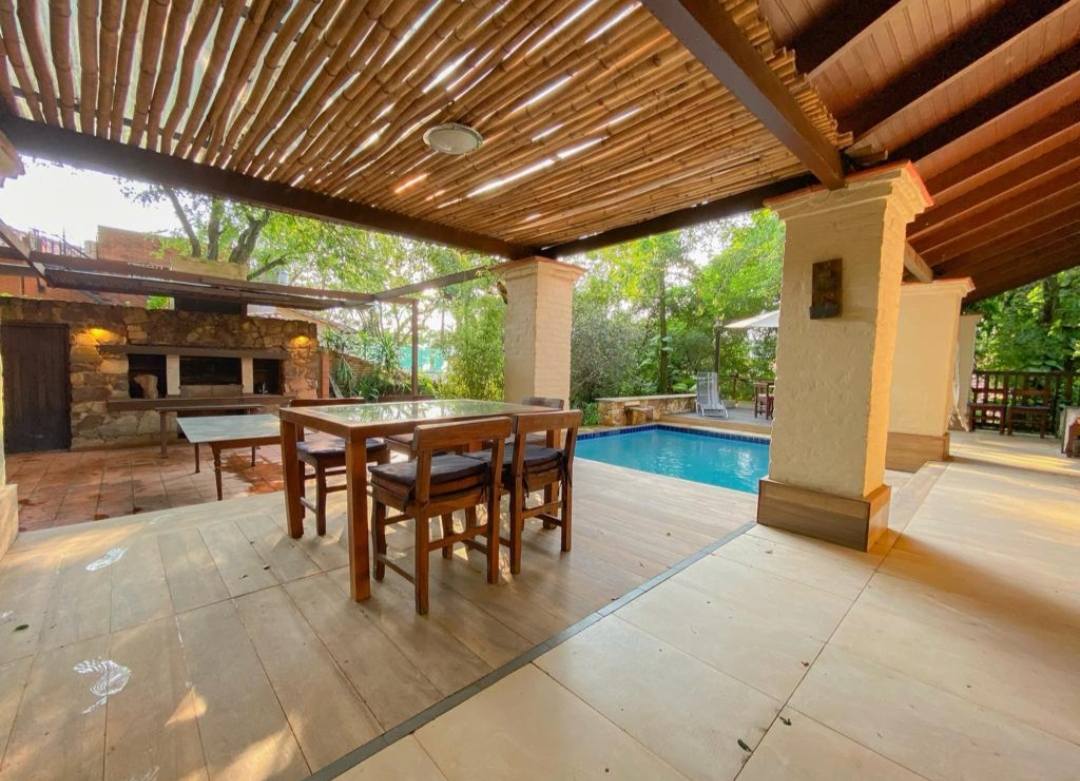 Hermosa villa en San Bernardino, cerca del lago y del centro. - imagen 4