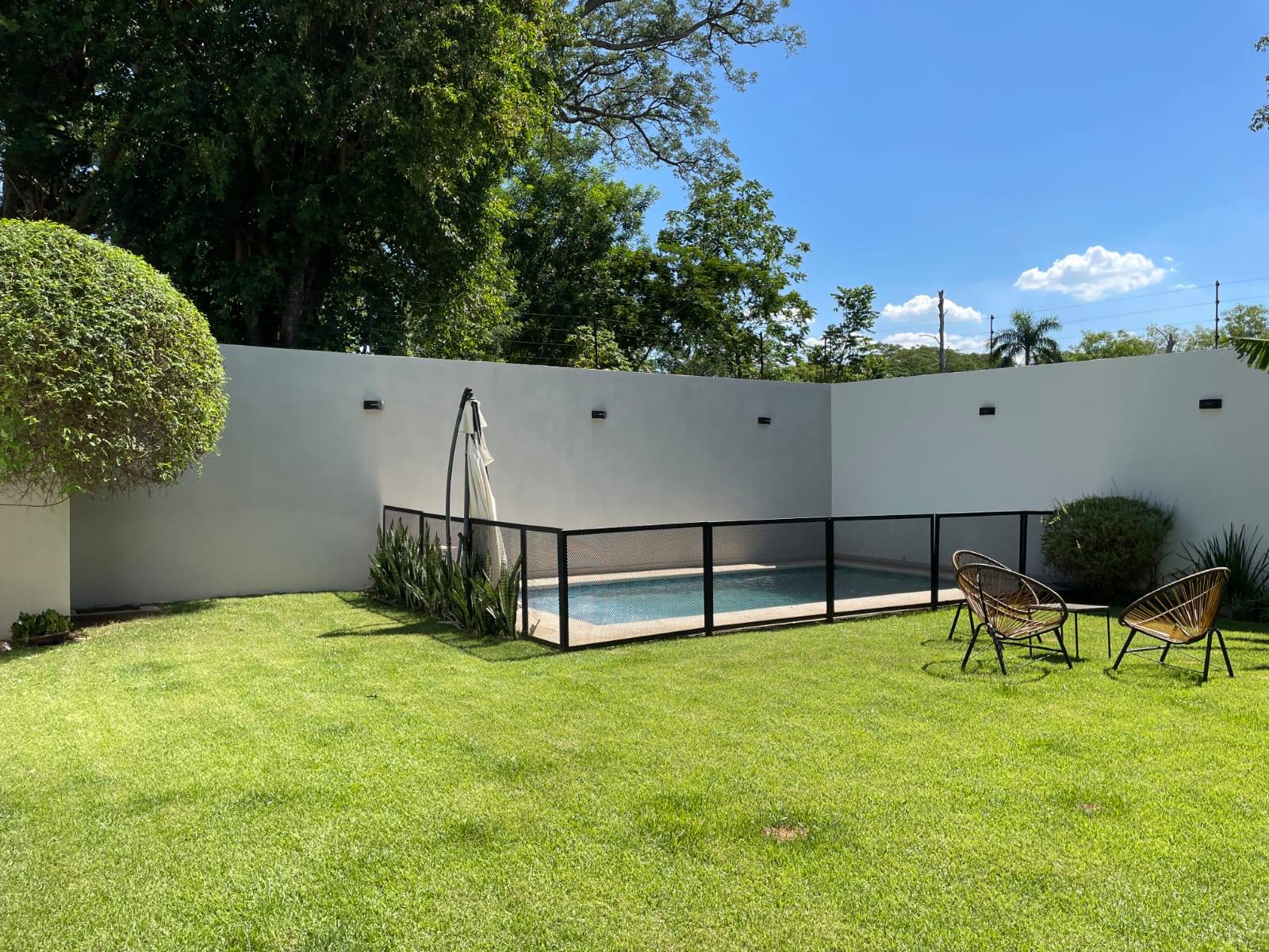 En venta o alquiler hermosa residencia en la zona del Yatch y Golf Club Lambare - imagen 4