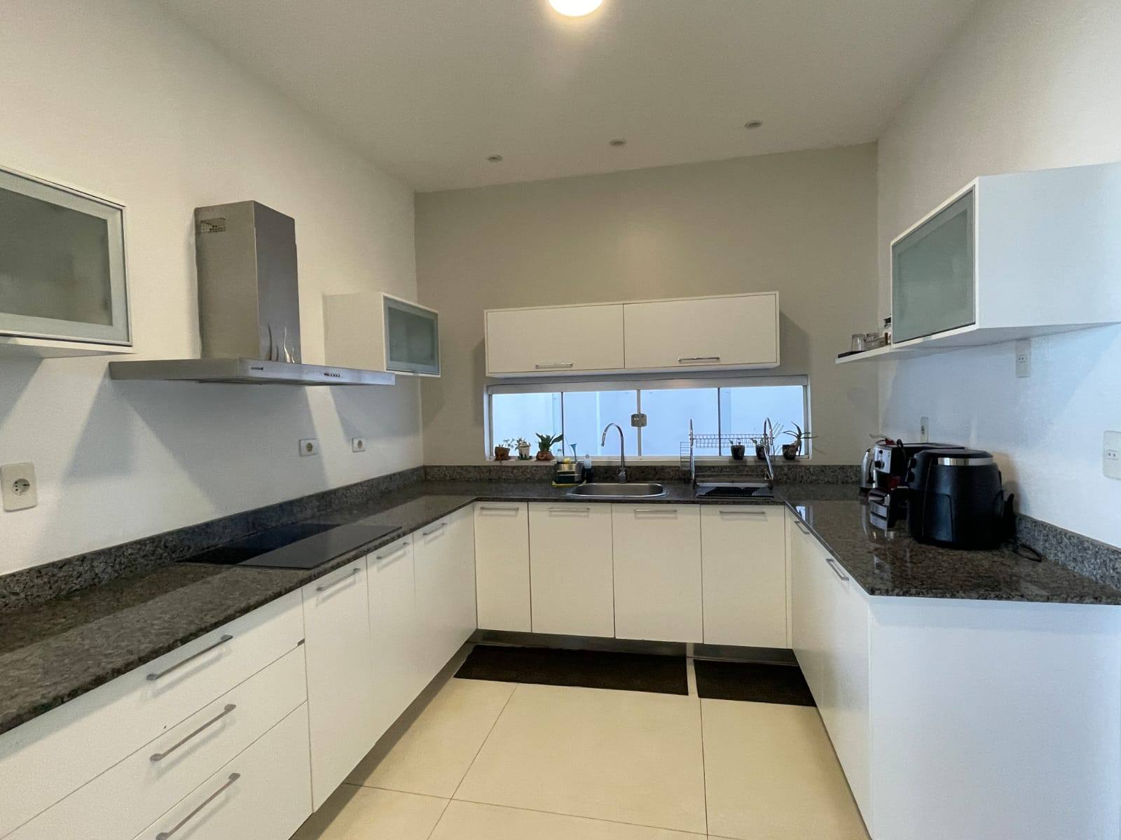 En venta o alquiler hermosa residencia en la zona del Yatch y Golf Club Lambare - imagen 7