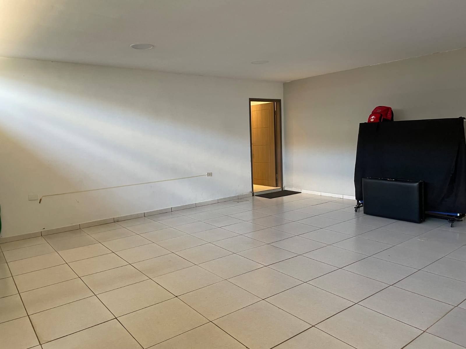 En venta o alquiler hermosa residencia en la zona del Yatch y Golf Club Lambare - imagen 24