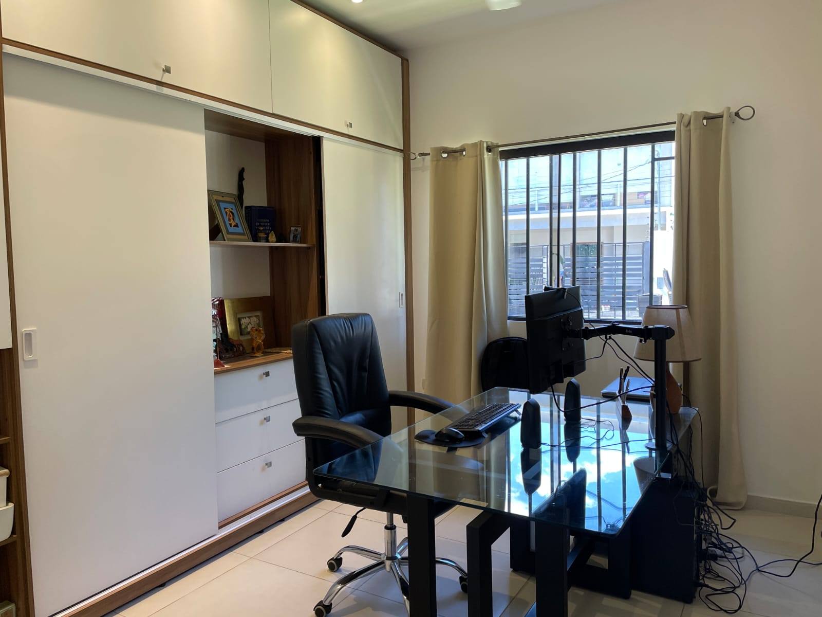 En venta o alquiler hermosa residencia en la zona del Yatch y Golf Club Lambare - imagen 25