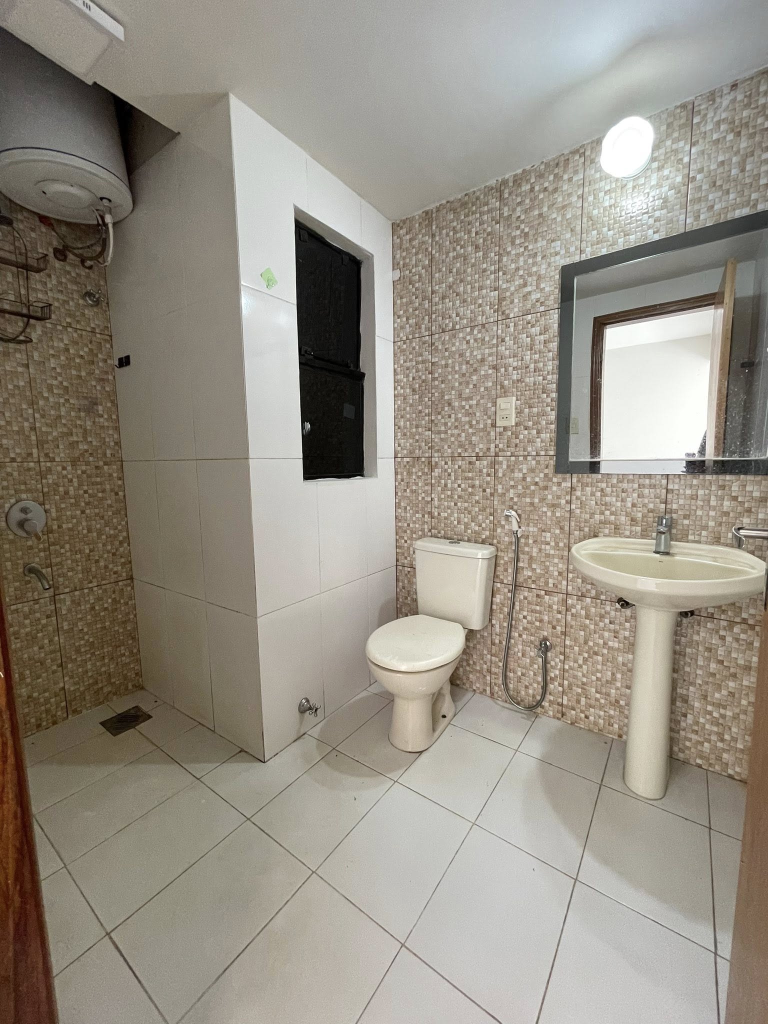 ⭕Alquile un hermoso apartamento a un paso de la Avda. Von Polesky, cerca del Hipermercado Luisito. 🏢 - 7