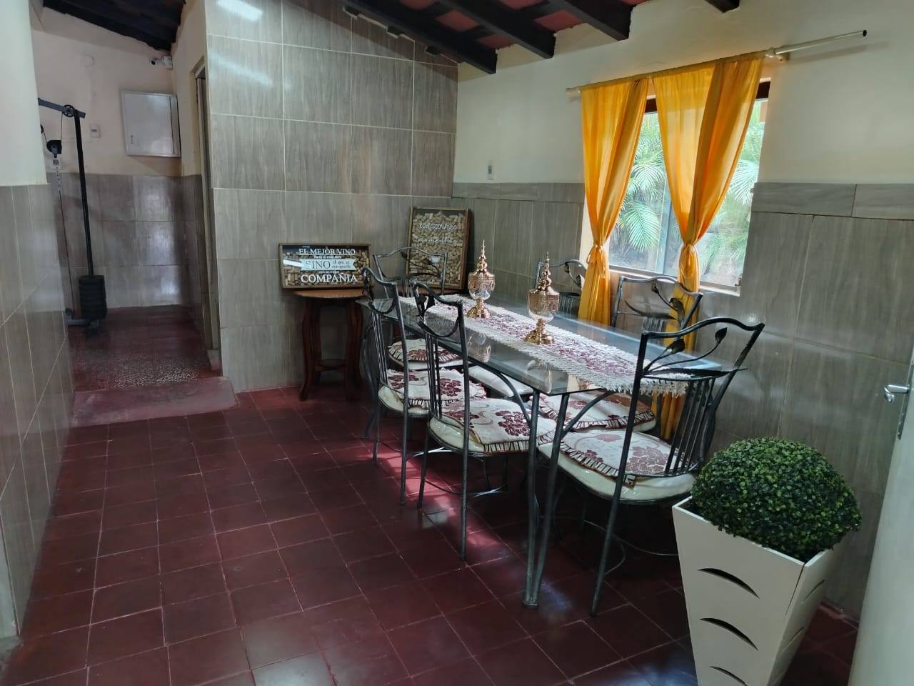 🏡 VENDO CASA CON PATIO EN ASUNCIÓN, B° SAN VICENTE, EXC. UBICACIÓN!! - imagen 4