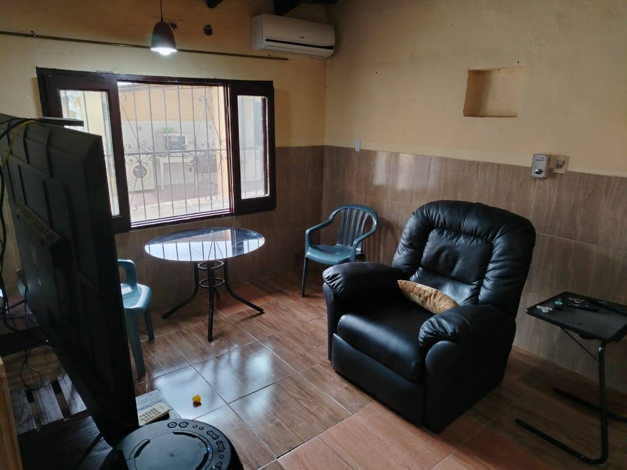 🏡 VENDO CASA CON PATIO EN ASUNCIÓN, B° SAN VICENTE, EXC. UBICACIÓN!! - imagen 9