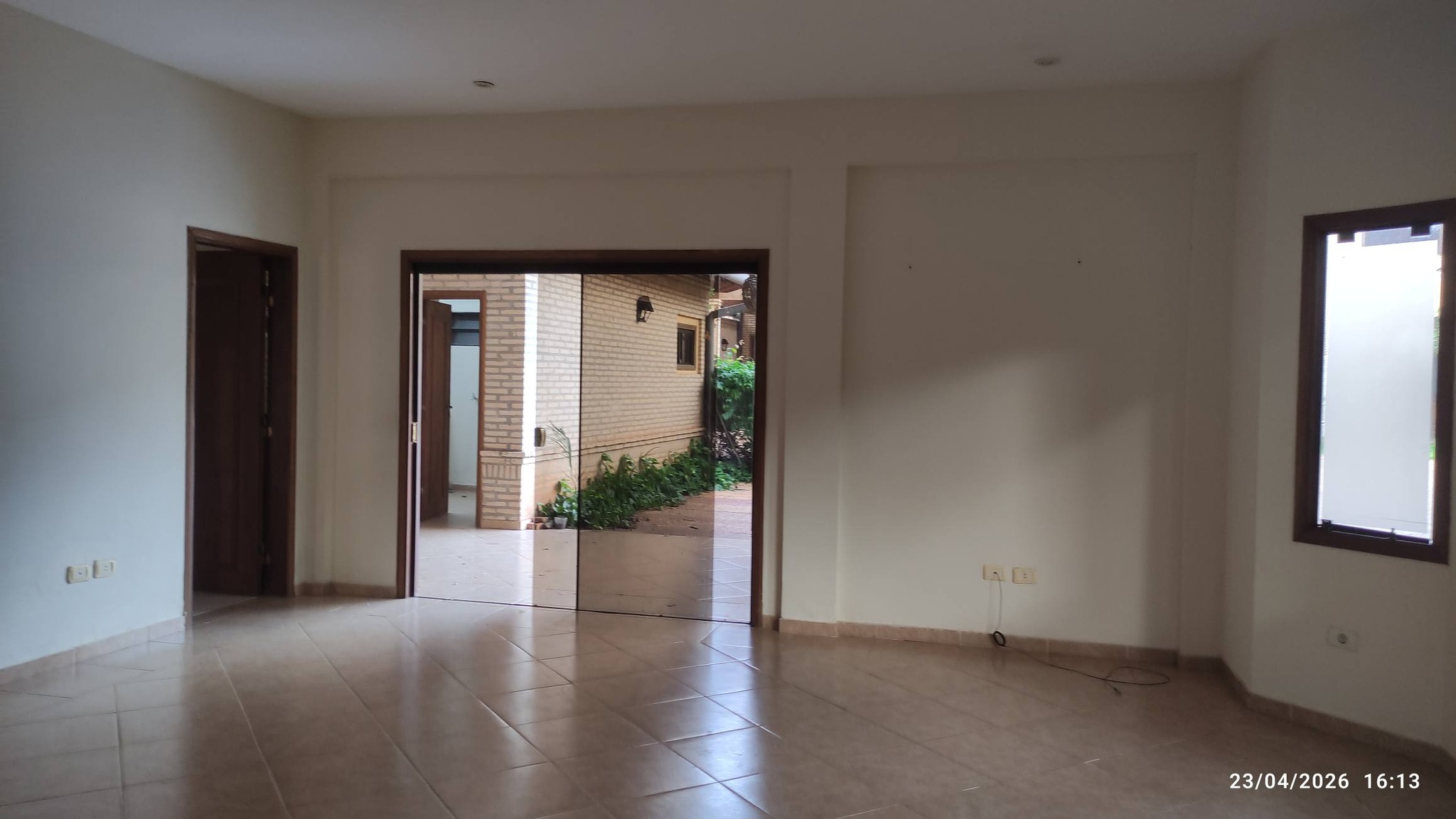 Alquilo amplio duplex Barrio Mburucuya cerca Shopping del Sol - 1