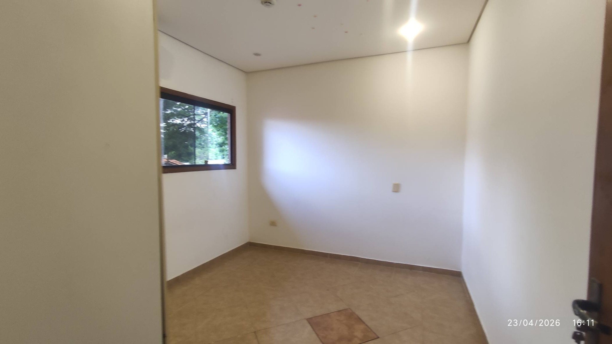Alquilo amplio duplex Barrio Mburucuya cerca Shopping del Sol - 2
