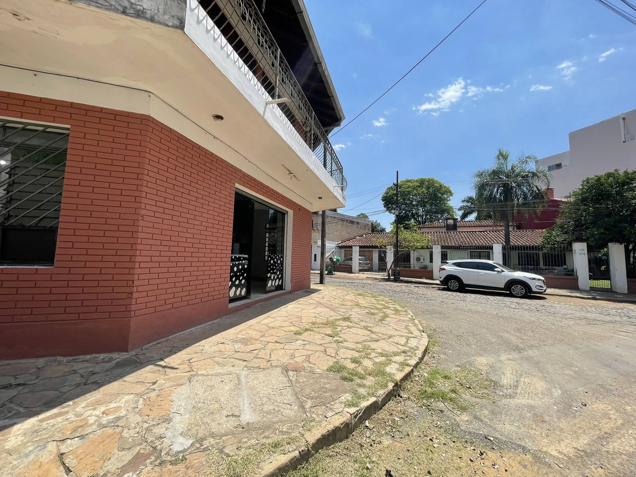 🚨Alquilo hermoso local comercial en esquina, a pasos de la Avda Aviadores y Molas López próximo al Paseo la Galería❗️ - 2