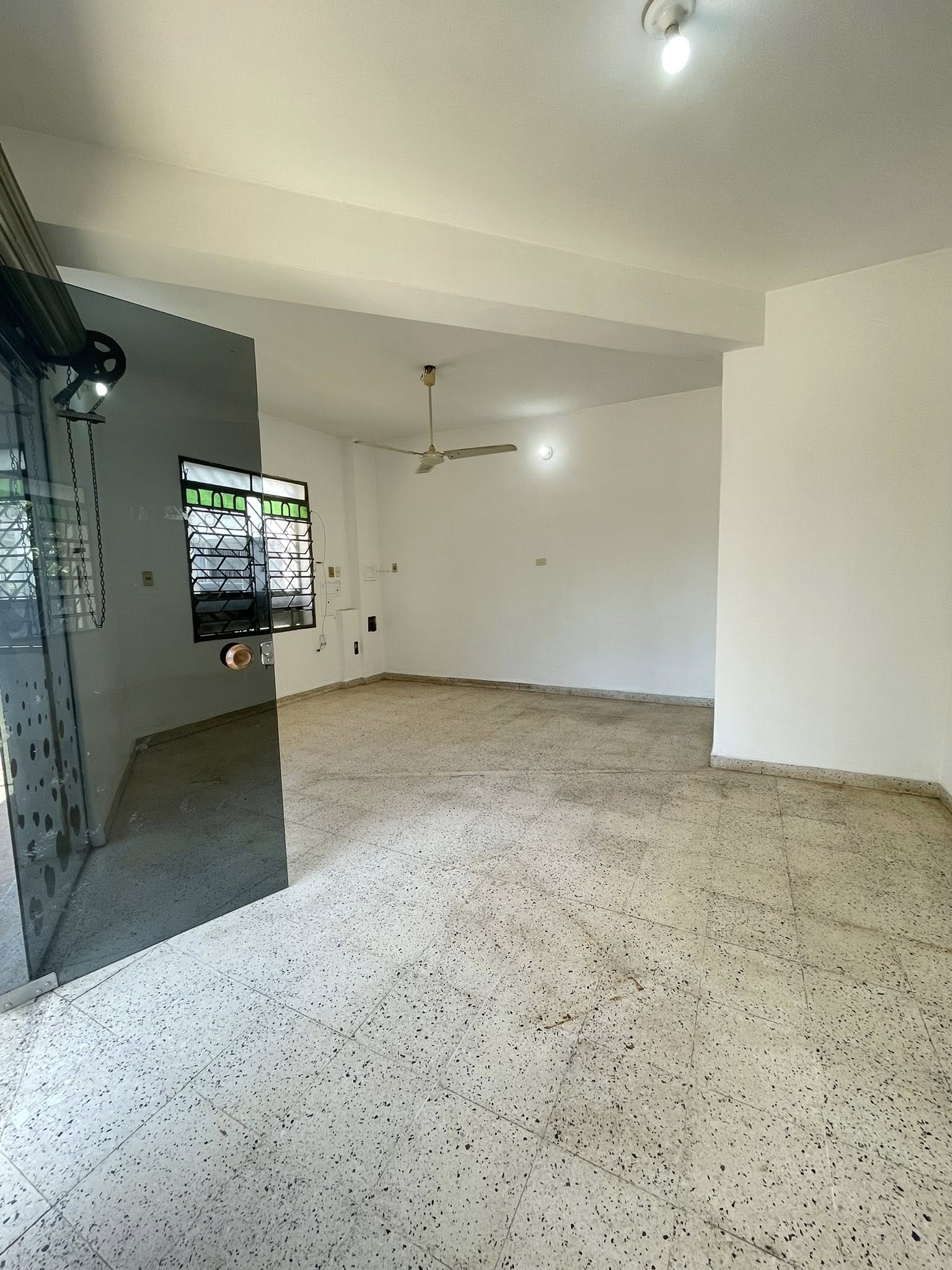 🚨Alquilo hermoso local comercial en esquina, a pasos de la Avda Aviadores y Molas López próximo al Paseo la Galería❗️ - 9