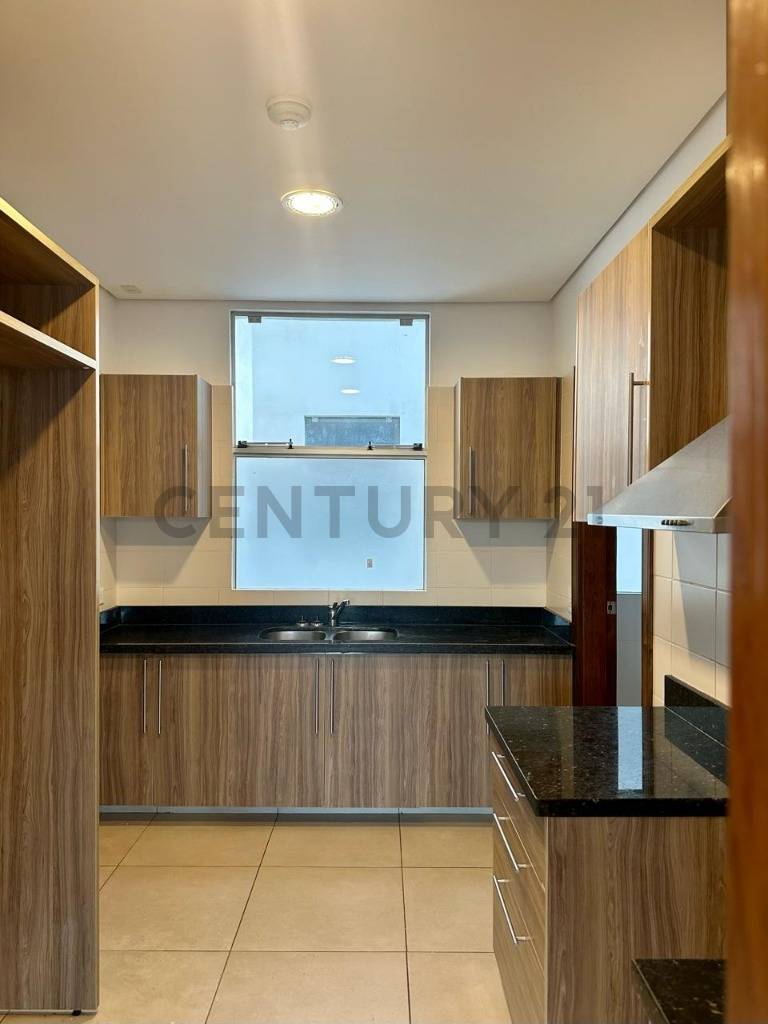 ÂĄUbicaciĂłn privilegiada! ALQUILO AMPLIO DPTO. de 3 habs. +AS en el EDIFICIO GRANADA - 3