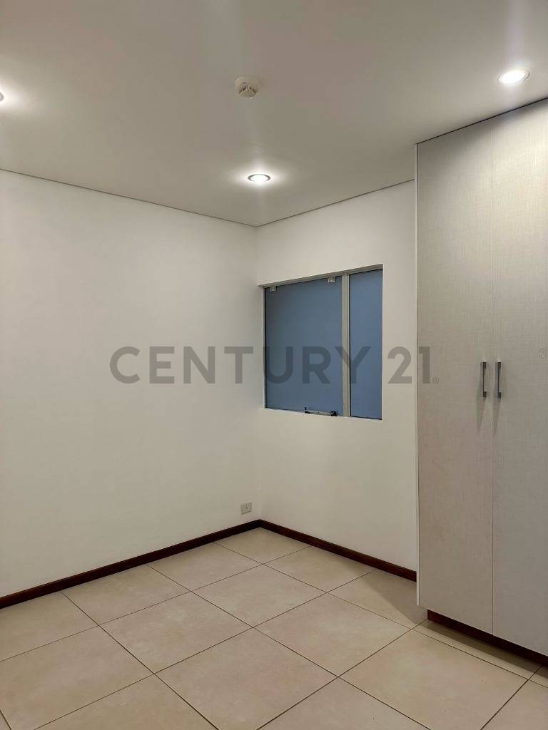 ÂĄUbicaciĂłn privilegiada! ALQUILO AMPLIO DPTO. de 3 habs. +AS en el EDIFICIO GRANADA - 8