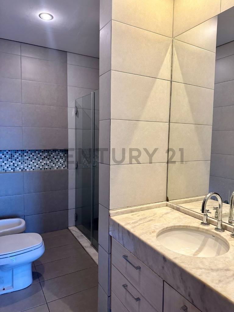ÂĄUbicaciĂłn privilegiada! ALQUILO AMPLIO DPTO. de 3 habs. +AS en el EDIFICIO GRANADA - 10