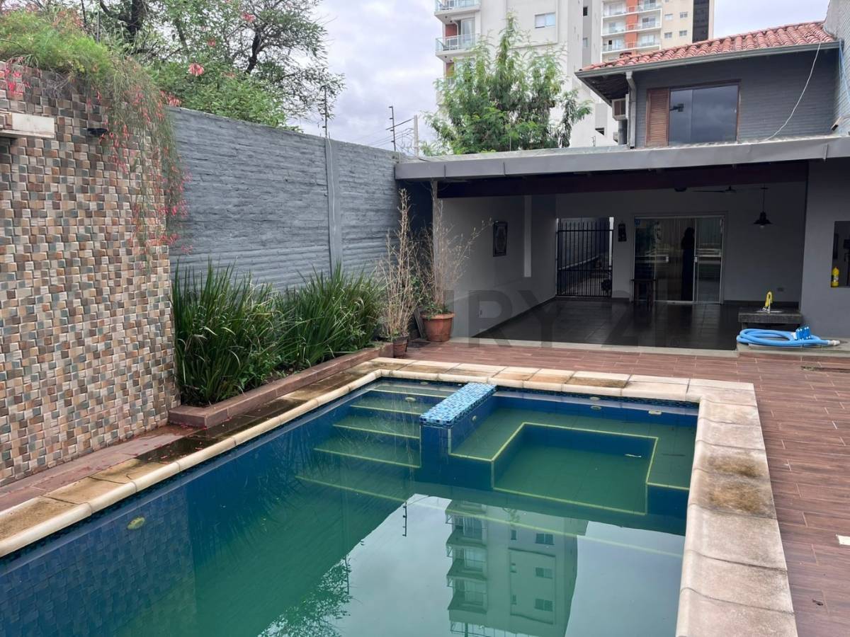 Se alquila residencia a media cuadra del Cit - 1