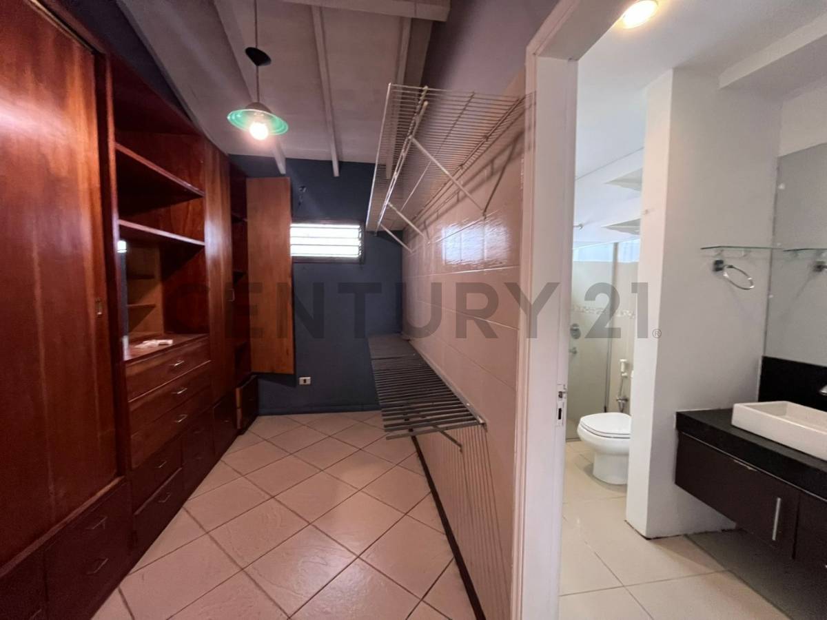 Se alquila residencia a media cuadra del Cit - 5