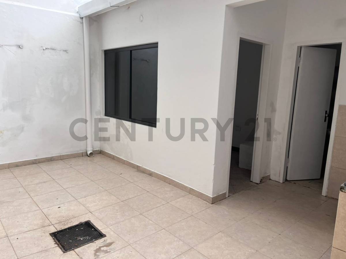 Se alquila residencia a media cuadra del Cit - 9