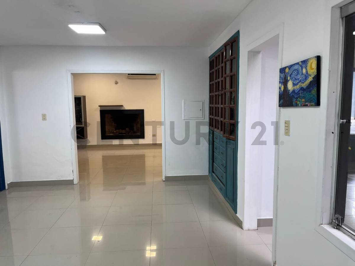 Se alquila residencia a media cuadra del Cit - 14