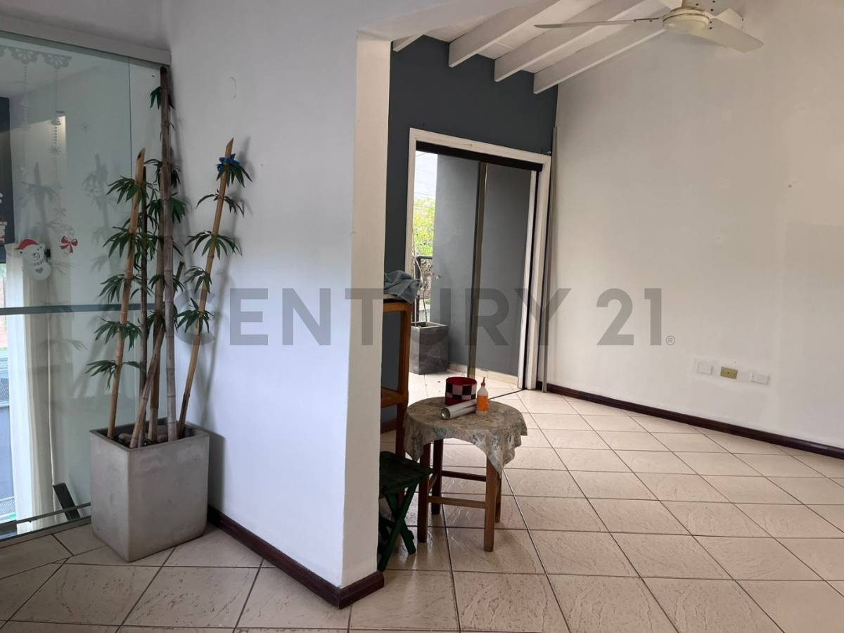 Se alquila residencia a media cuadra del Cit - 18