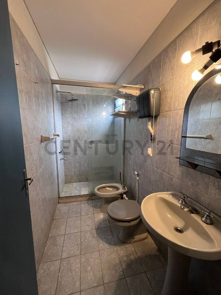 Se alquila residencia a media cuadra del Cit - 21