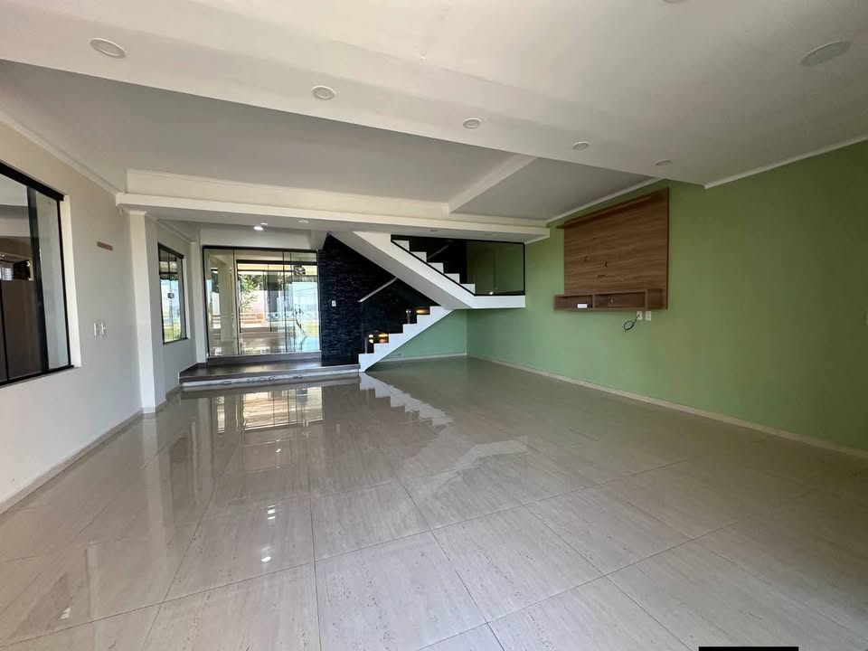 Alquilo hermosa y AMPLIA RESIDENCIA frente al río  Encarnación. - 9