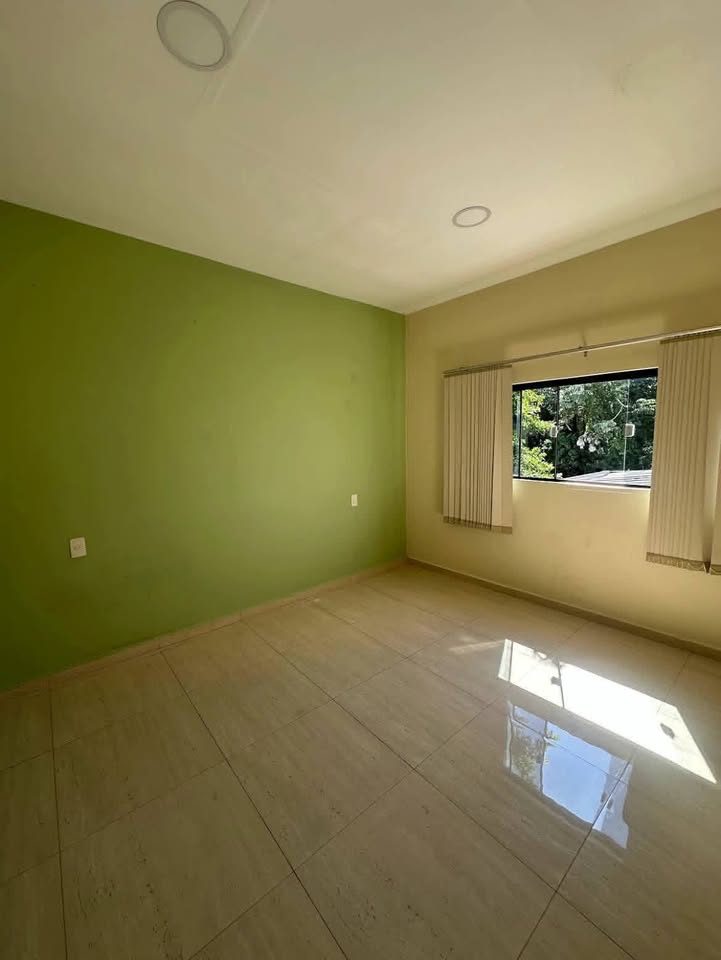 Alquilo hermosa y AMPLIA RESIDENCIA frente al río  Encarnación. - 11