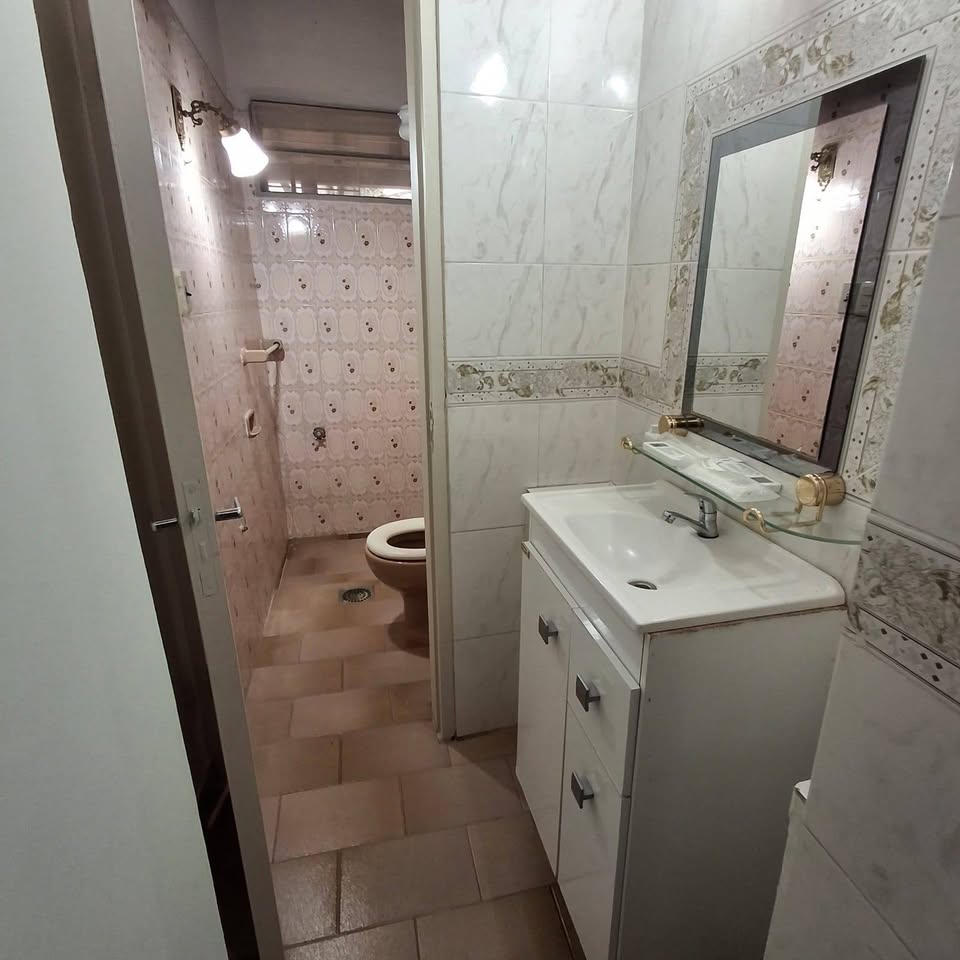 OPORTUNIDAD EN SAJONIA! 🏠 Ideal para Oficina o Vivienda Familiar - 5