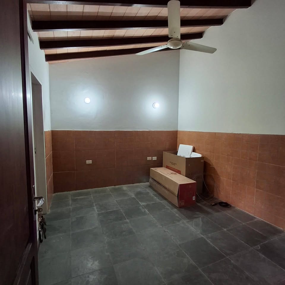 OPORTUNIDAD EN SAJONIA! 🏠 Ideal para Oficina o Vivienda Familiar - 6