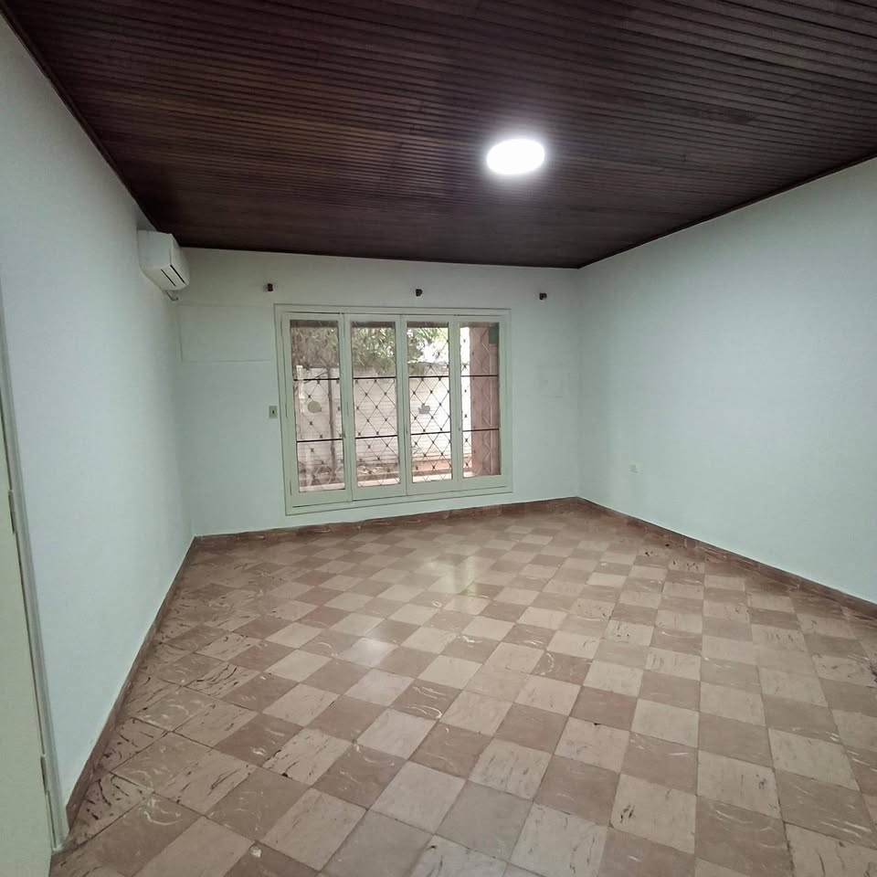 OPORTUNIDAD EN SAJONIA! 🏠 Ideal para Oficina o Vivienda Familiar - 11