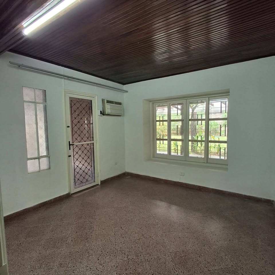 OPORTUNIDAD EN SAJONIA! 🏠 Ideal para Oficina o Vivienda Familiar - 12