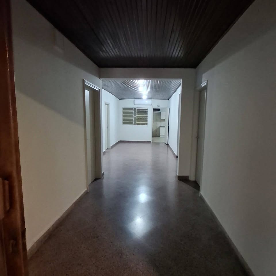 OPORTUNIDAD EN SAJONIA! 🏠 Ideal para Oficina o Vivienda Familiar - 13