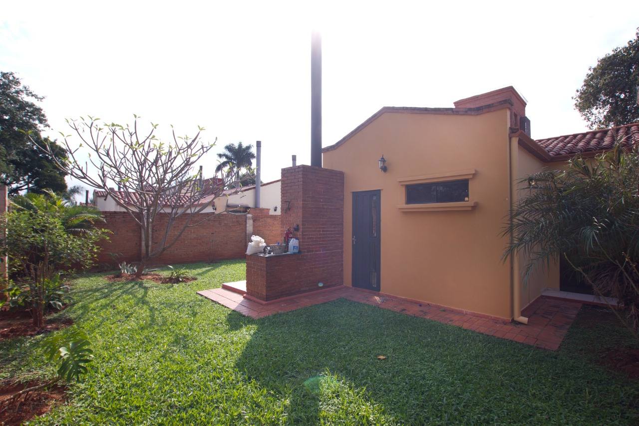 Vendo casa en Condominio Boulevard Confederación en Luque. - 3