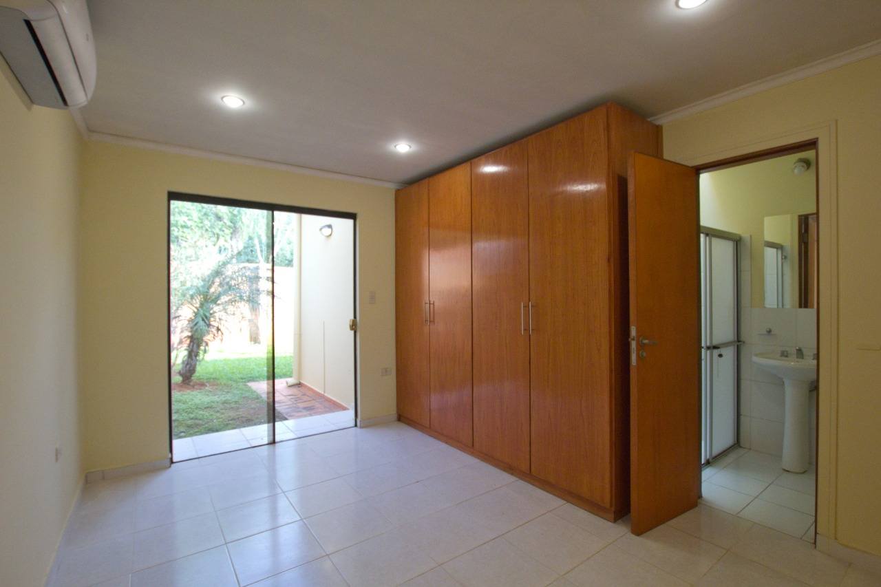 Vendo casa en Condominio Boulevard Confederación en Luque. - 5
