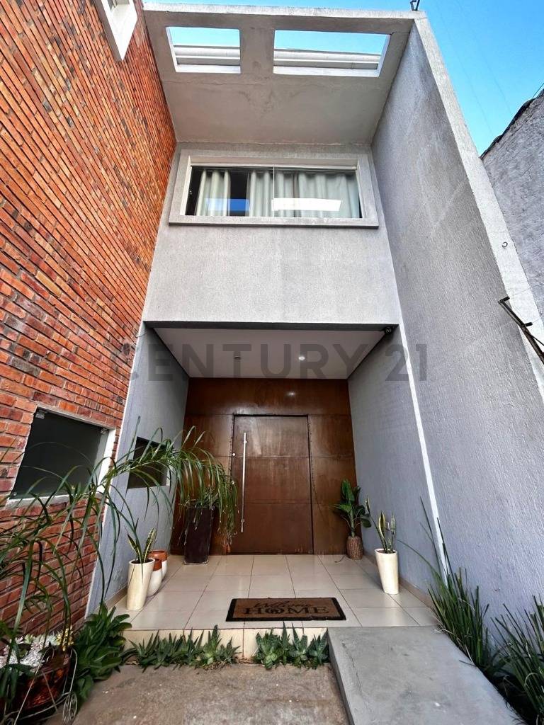 Venta de Casa Dúplex en Ycuá Satí, Asunción - 2