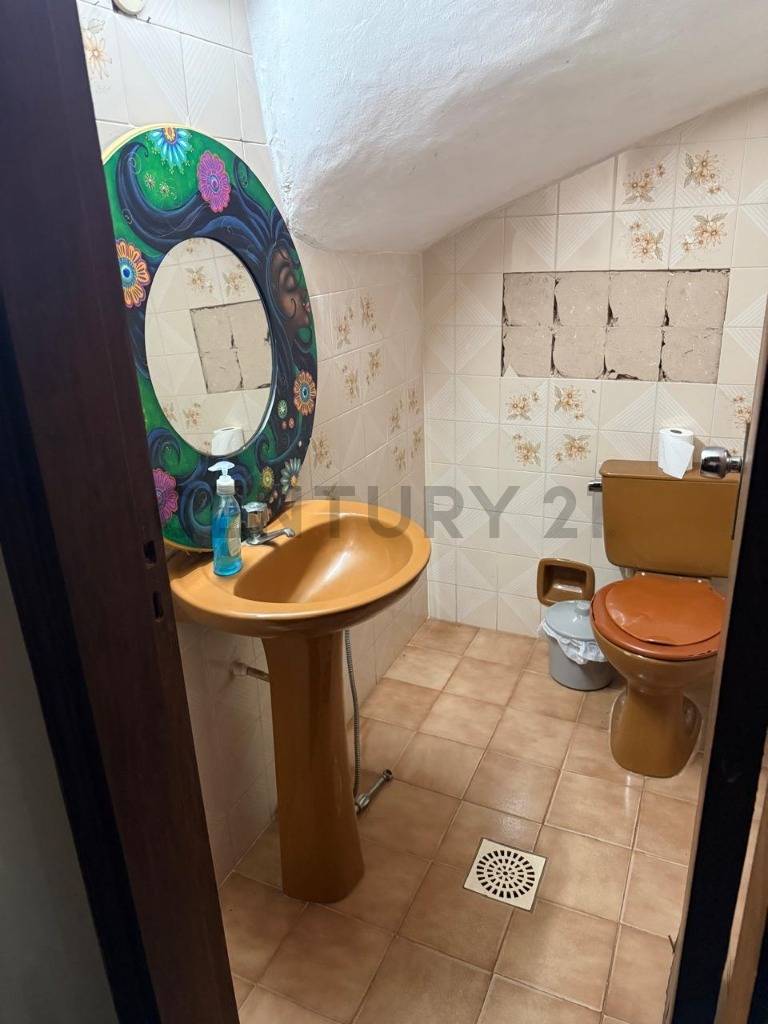 VENDO AMPLIA CASA A DEMOLER O REFACCIONAR - imagen 8