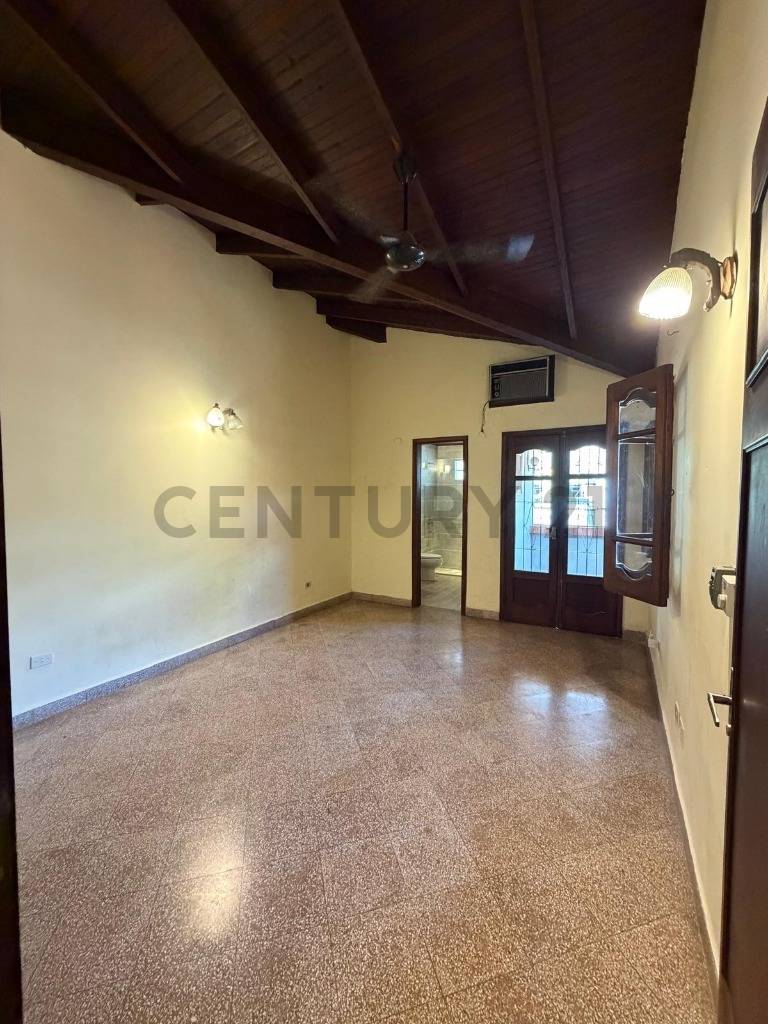 CASA EN BARRIO MBURUCUYÁ – SOBRE AV. SANTÍSIMA TRINIDAD - 3