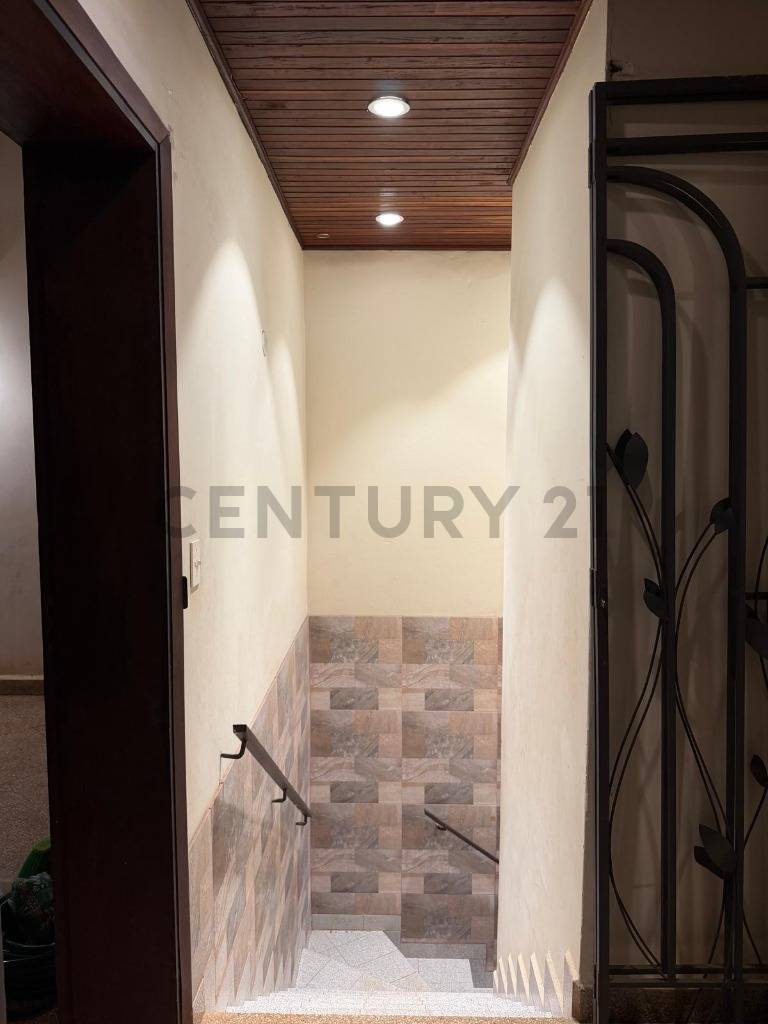 CASA EN BARRIO MBURUCUYÁ – SOBRE AV. SANTÍSIMA TRINIDAD - 7