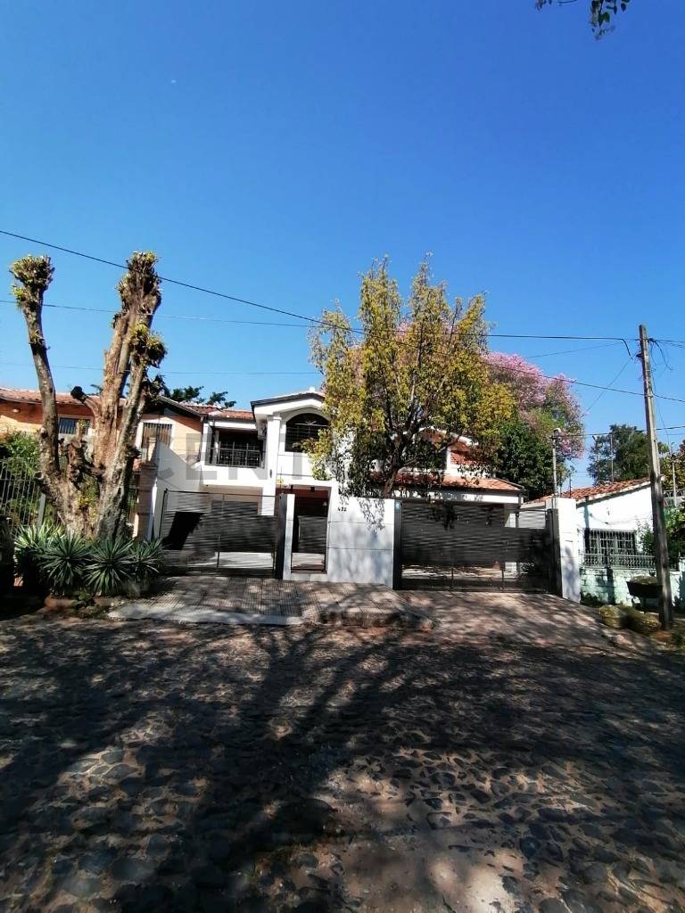 VENDO – Hermosa Casa en Barrio Mburucuyá, Asunción. - 3