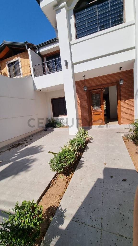VENDO – Hermosa Casa en Barrio Mburucuyá, Asunción. - 5