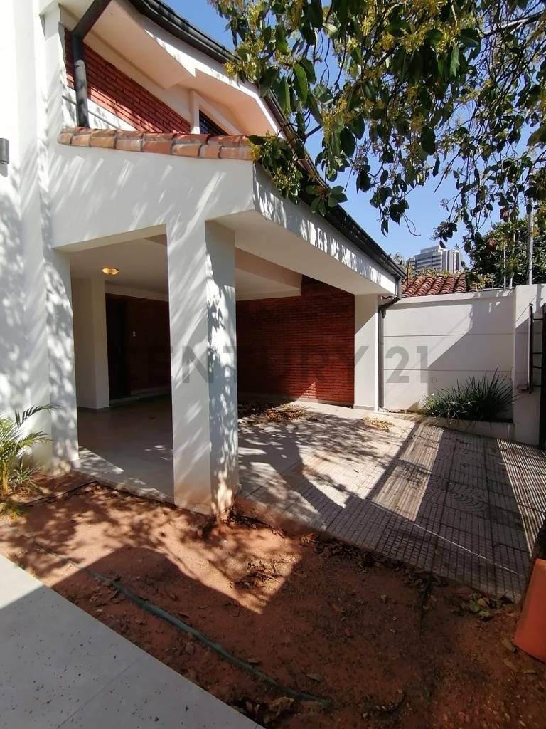 VENDO – Hermosa Casa en Barrio Mburucuyá, Asunción. - 6