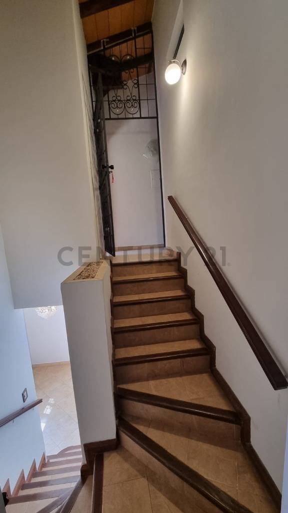 VENDO – Hermosa Casa en Barrio Mburucuyá, Asunción. - 9