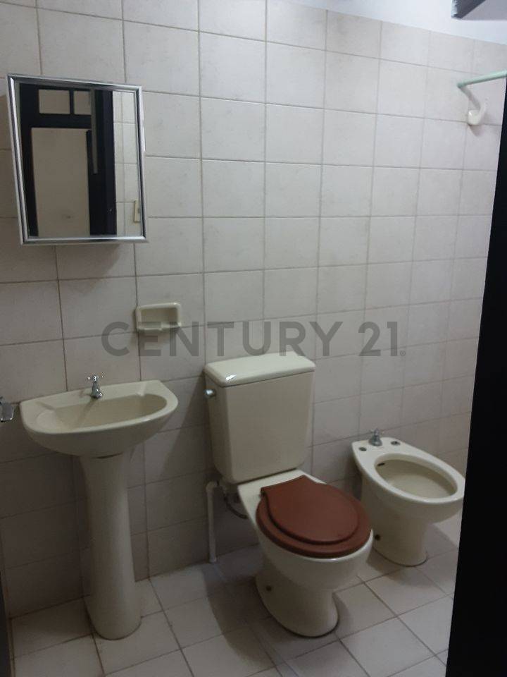 Venta de Casa con 2 Departamentos – Ideal Vivienda y Oficina - imagen 7