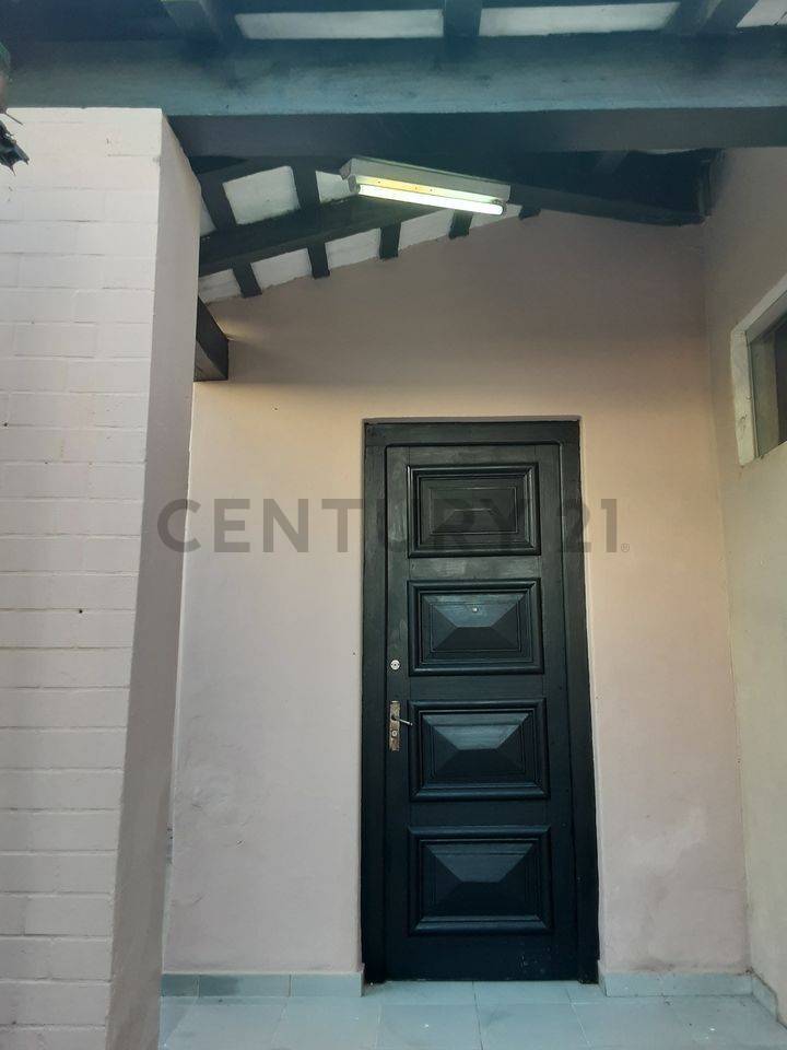 Venta de Casa con 2 Departamentos – Ideal Vivienda y Oficina - imagen 8