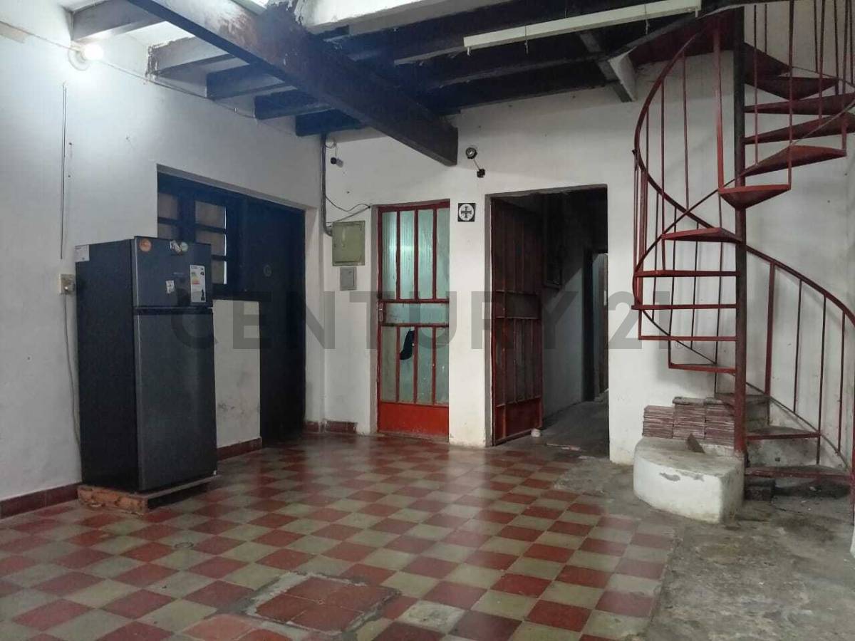 VENDO CASA / OFICINA en el barrio Dr. Gaspar Rodriguez de Francia - 4