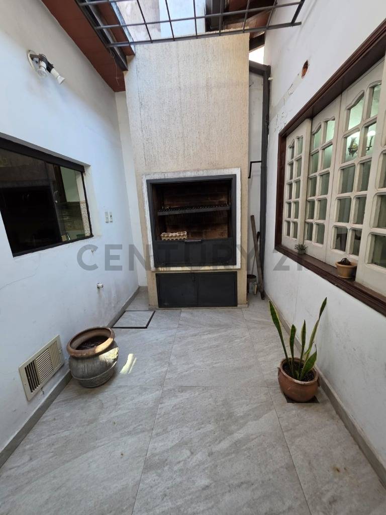 Hermosa casa de dos plantas – cómoda y funcional - imagen 3