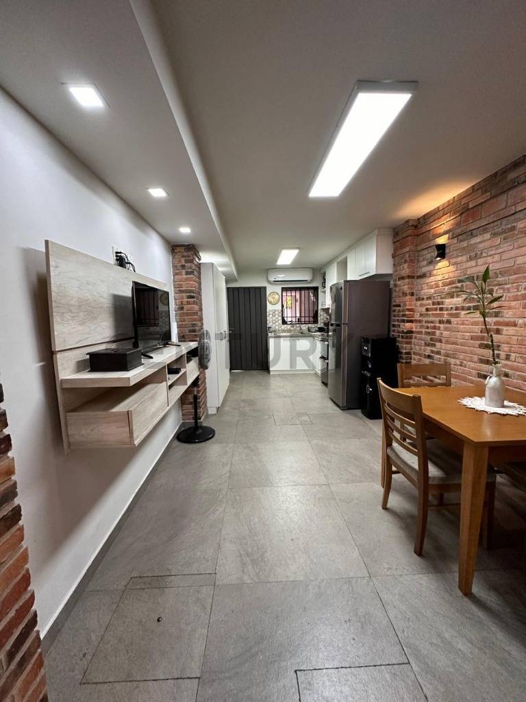 VENDO HERMOSA CASA EN ZONA CENTRICA DE ASUNCION - imagen 9