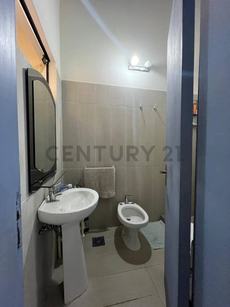 VENDO HERMOSA CASA EN ZONA CENTRICA DE ASUNCION - imagen 14