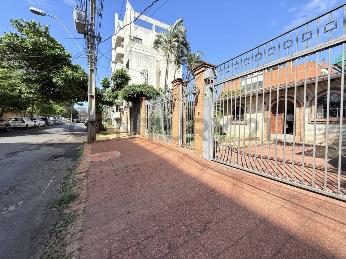 Propiedad sobre Concejal Vargas ideal para vivienda o desarrollo - imagen 5