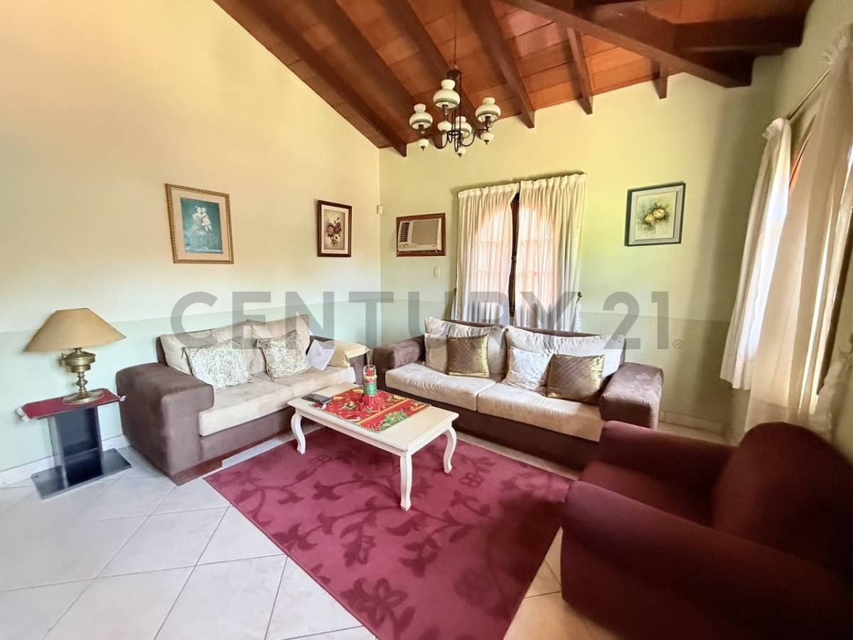Propiedad sobre Concejal Vargas ideal para vivienda o desarrollo - imagen 7