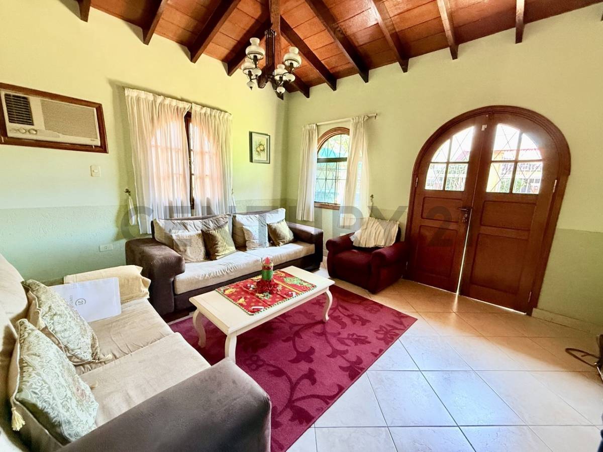 Propiedad sobre Concejal Vargas ideal para vivienda o desarrollo - imagen 8