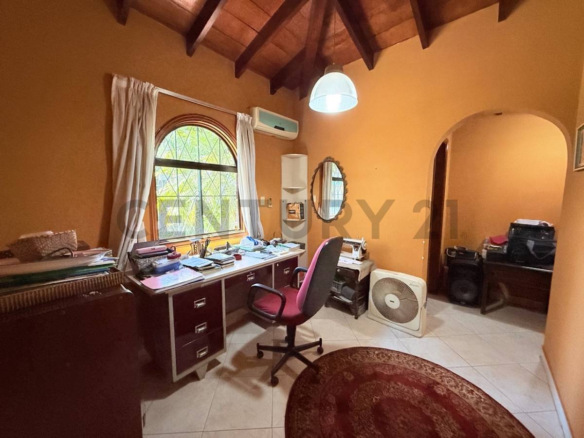 Propiedad sobre Concejal Vargas ideal para vivienda o desarrollo - imagen 9